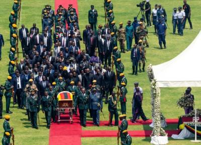 تشییع موگابه در ورزشگاه تقریبا خالی (
