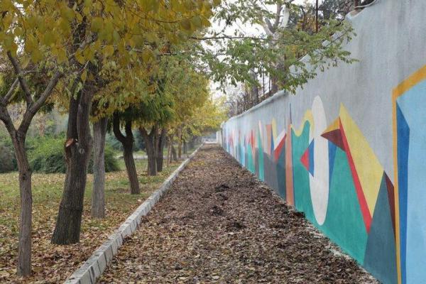نمایش طیف گسترده رنگ ها بر دیواره های بوستان نرگس در منطقه نمایش طیف گسترده رنگ ها بر دیواره های بوستان نرگس در منطقه 19