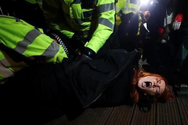 ناامنی در انگلیس، پلیس لندن با معترضان درگیر شد