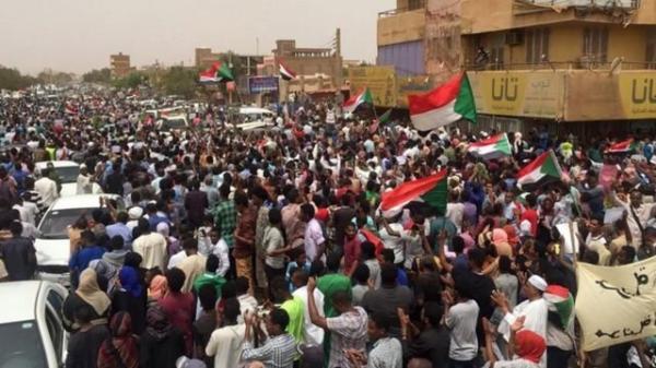 پلیس سودان به سوی تظاهرکنندگان گاز اشک آور شلیک کرد